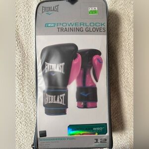 NEW woman’s boxing gloves